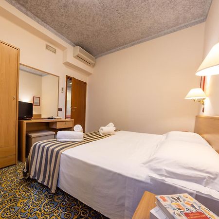 Hotel Giardinetto Desenzano del Garda Luaran gambar