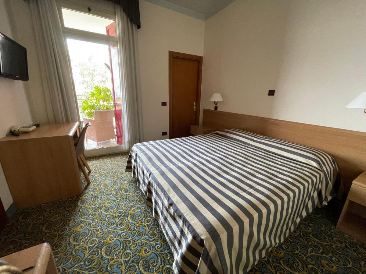 Hotel Giardinetto Desenzano del Garda Luaran gambar