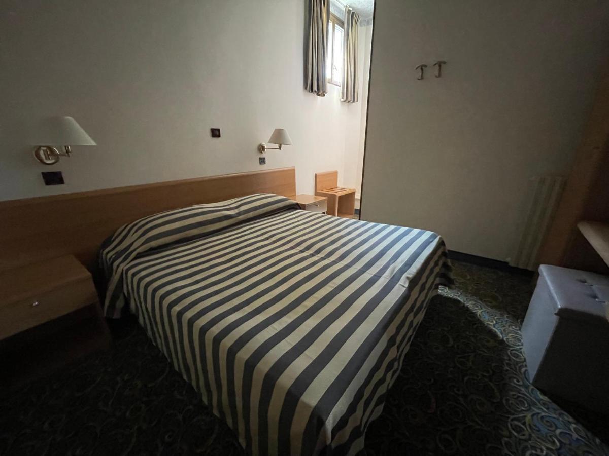 Hotel Giardinetto Desenzano del Garda Luaran gambar