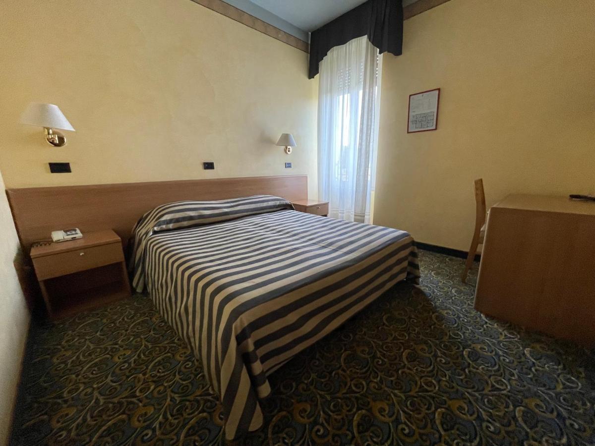 Hotel Giardinetto Desenzano del Garda Luaran gambar
