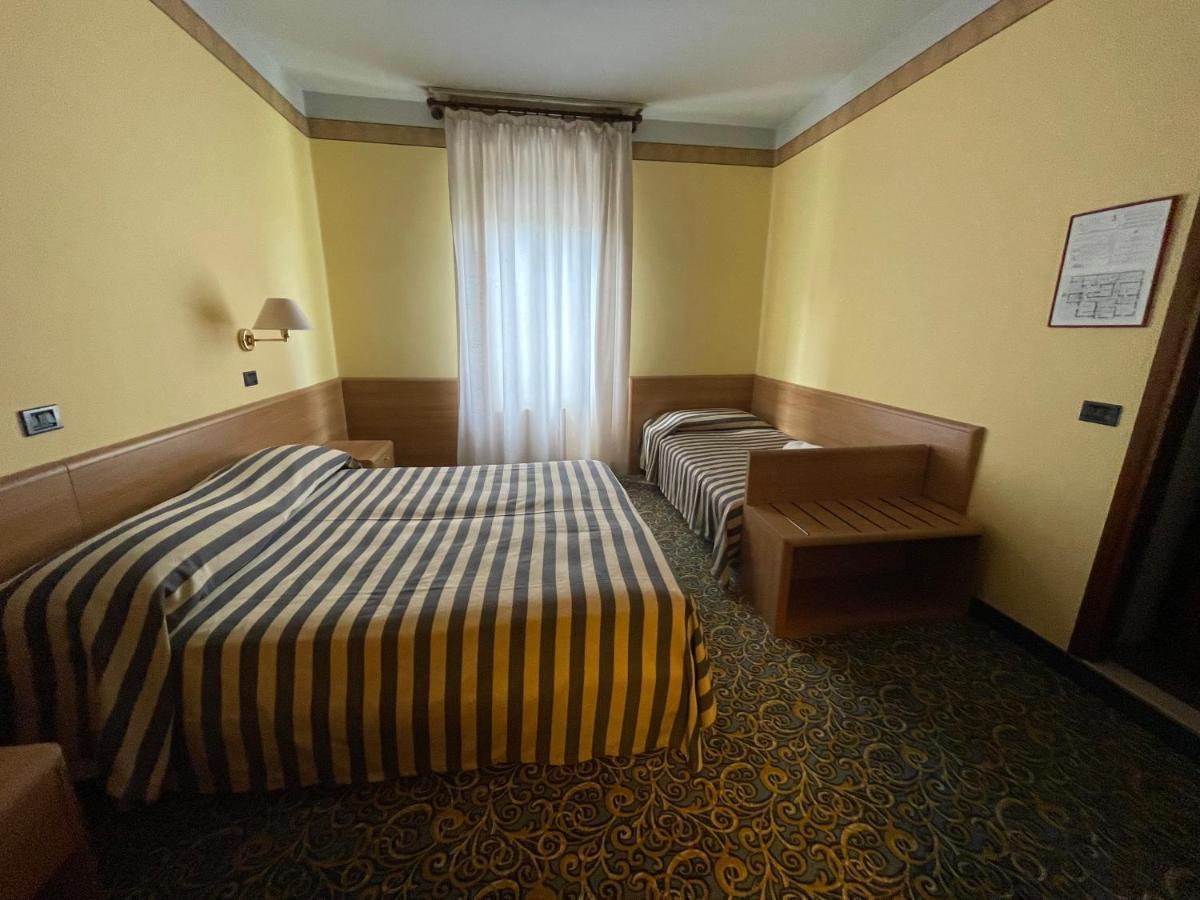 Hotel Giardinetto Desenzano del Garda Luaran gambar