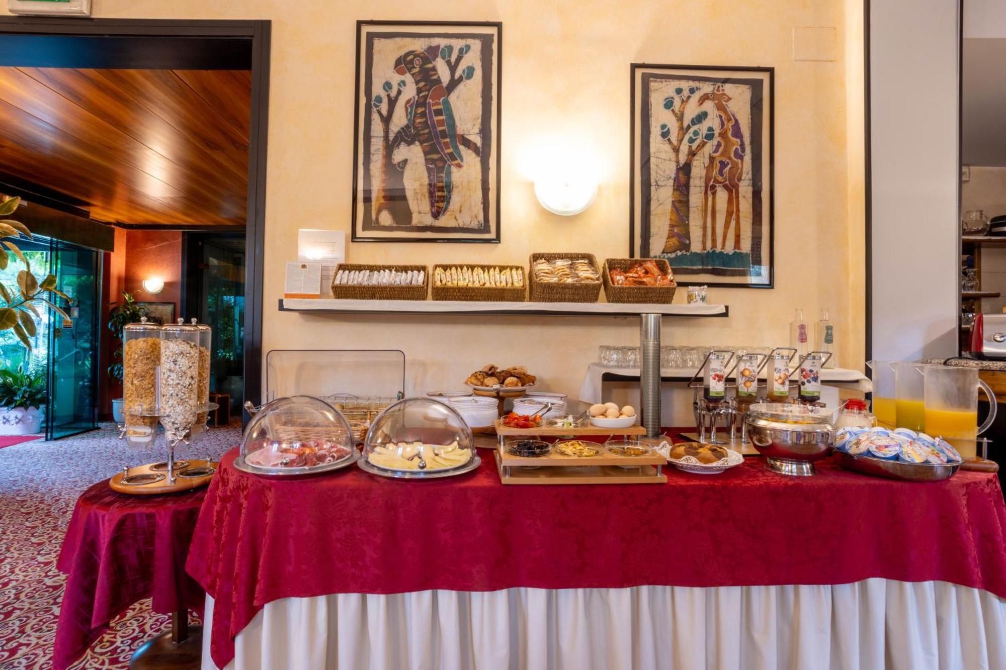 Hotel Giardinetto Desenzano del Garda Luaran gambar