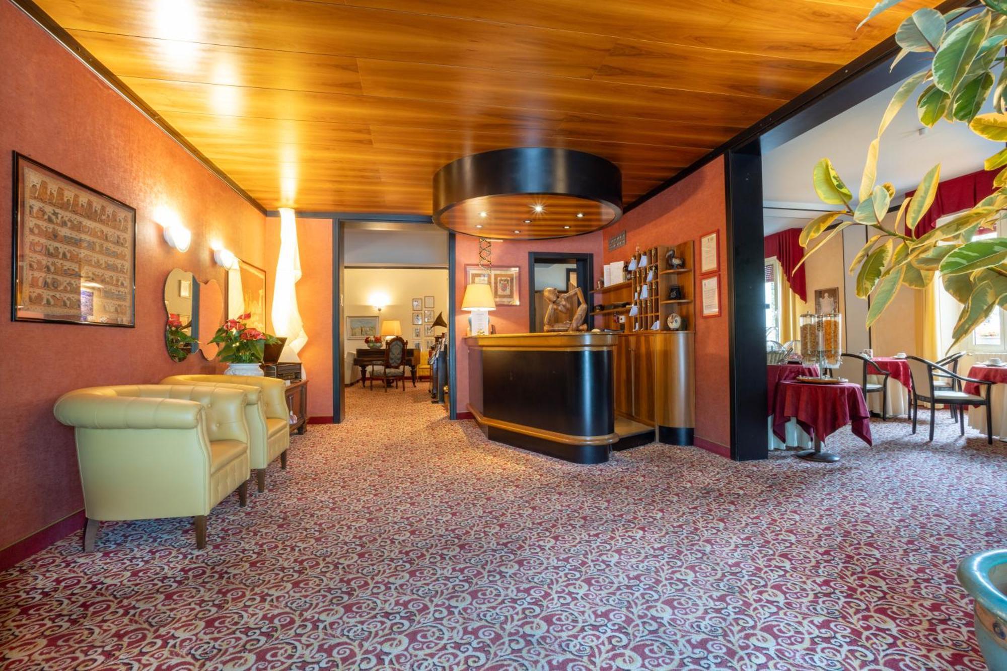 Hotel Giardinetto Desenzano del Garda Luaran gambar