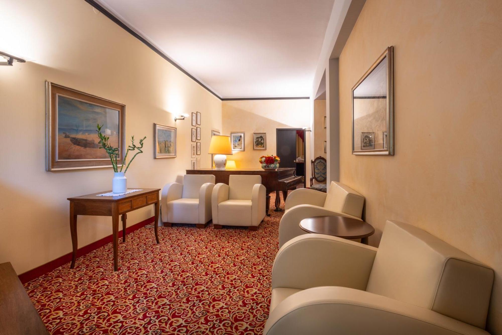 Hotel Giardinetto Desenzano del Garda Luaran gambar