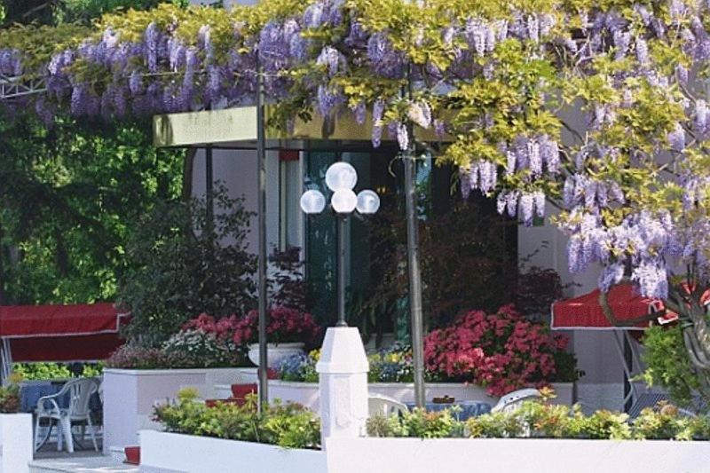 Hotel Giardinetto Desenzano del Garda Luaran gambar