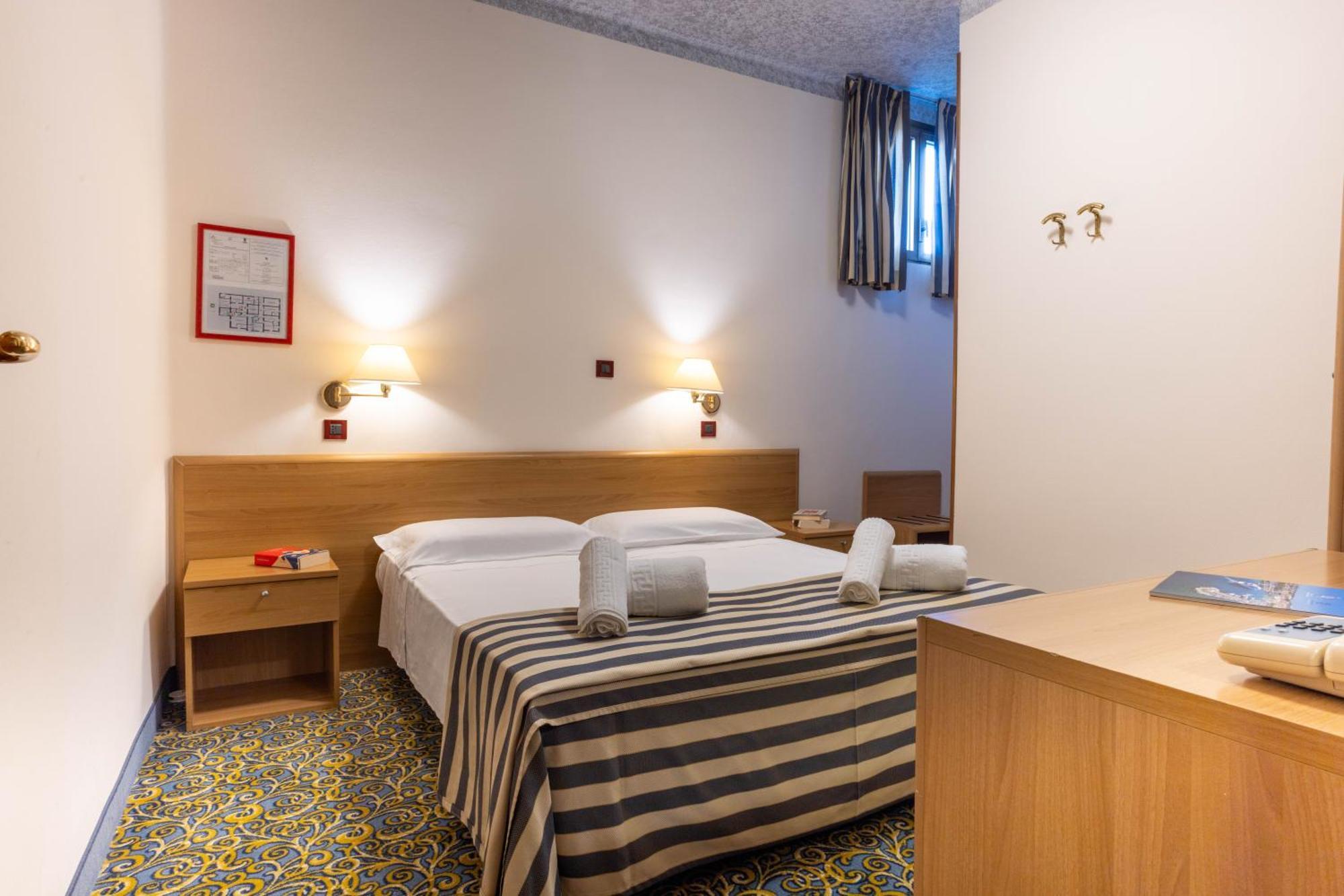 Hotel Giardinetto Desenzano del Garda Luaran gambar