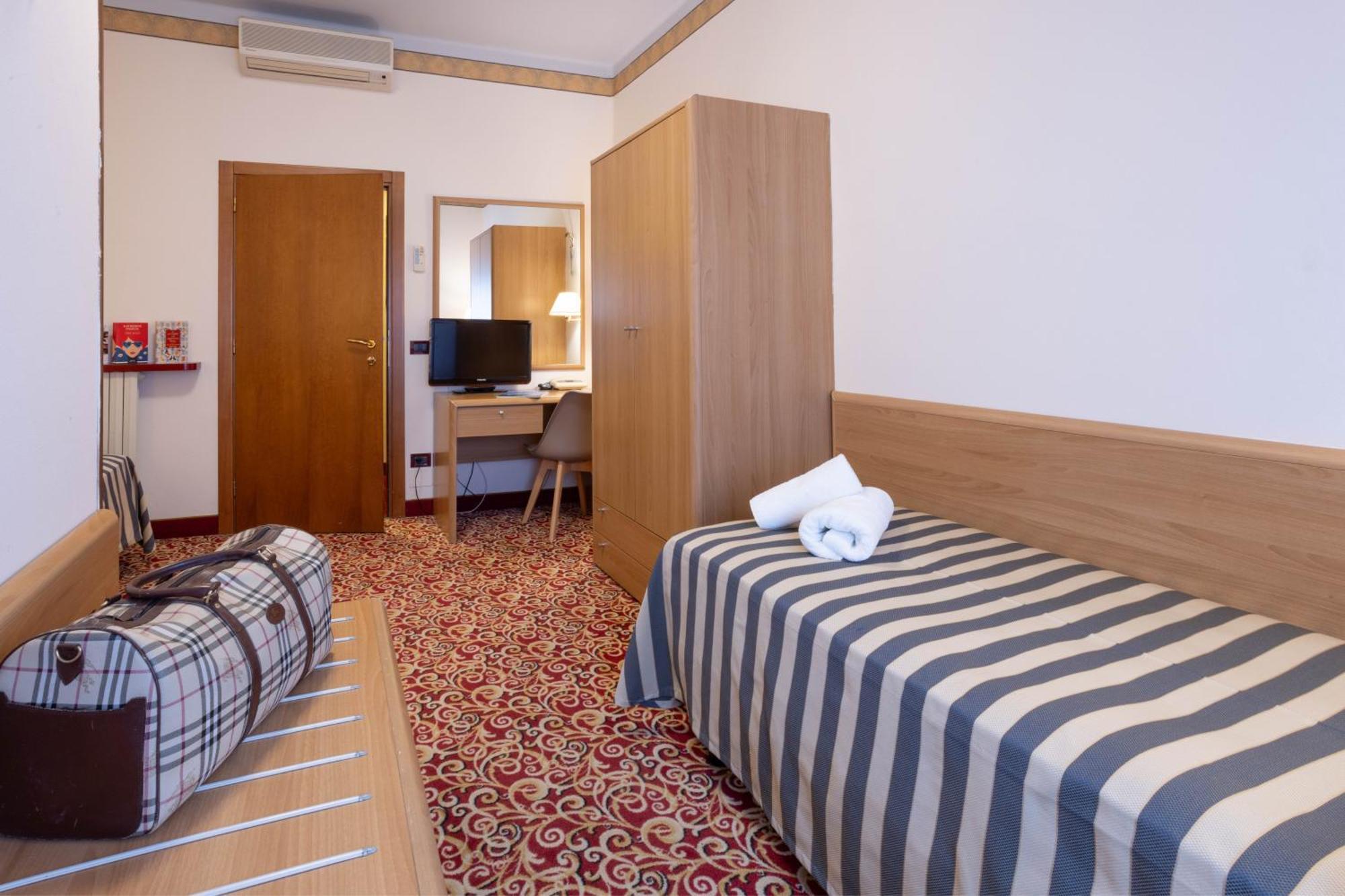 Hotel Giardinetto Desenzano del Garda Luaran gambar