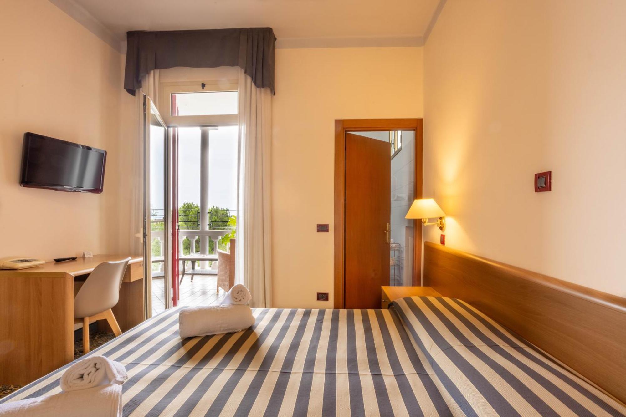 Hotel Giardinetto Desenzano del Garda Luaran gambar