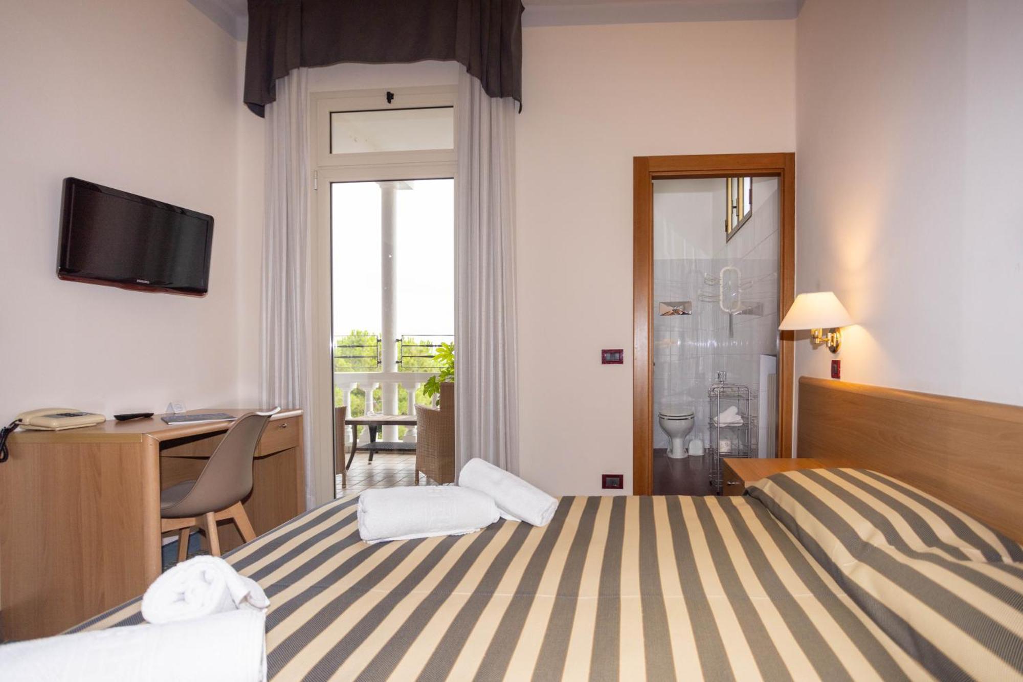 Hotel Giardinetto Desenzano del Garda Luaran gambar