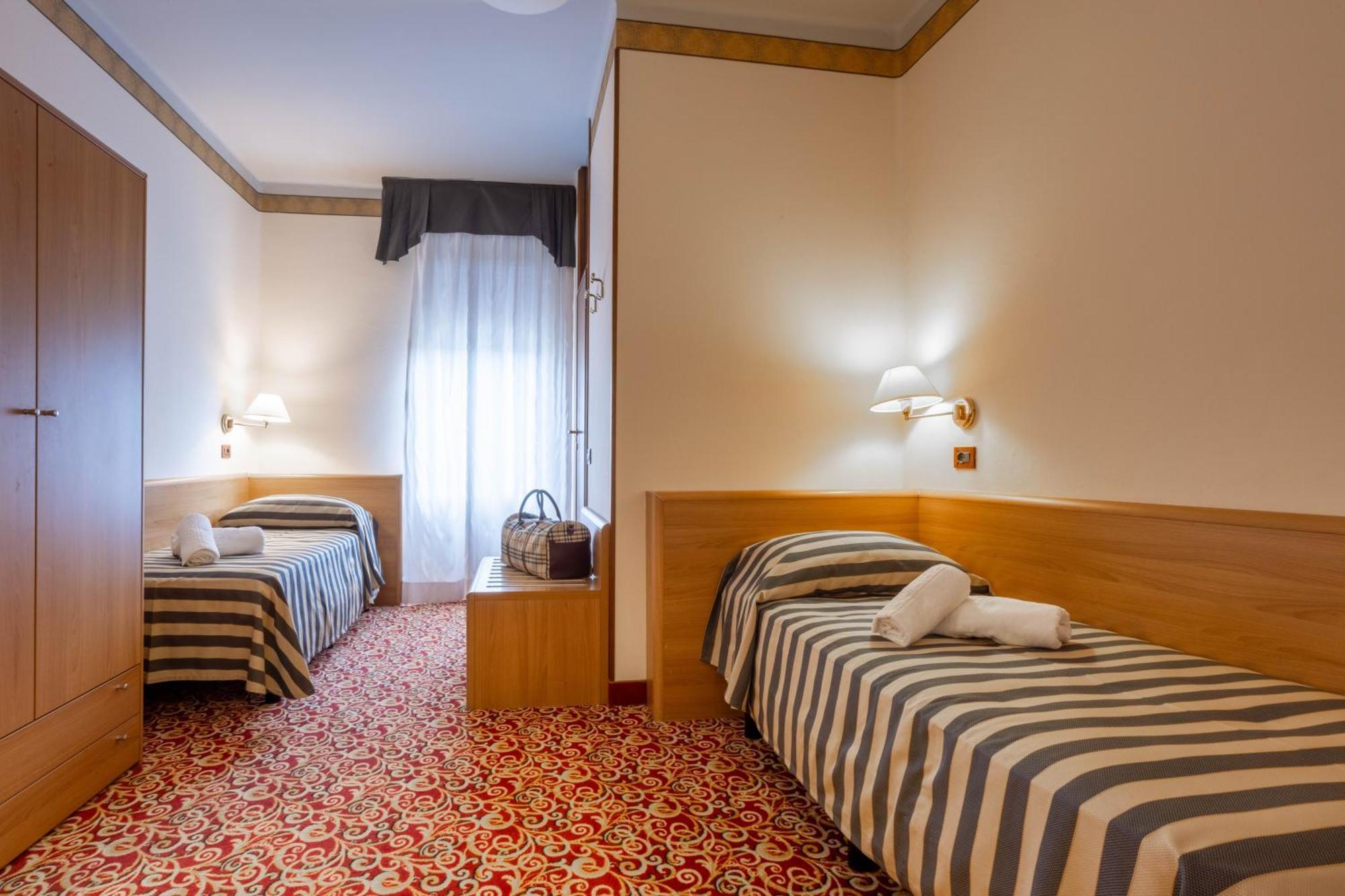 Hotel Giardinetto Desenzano del Garda Luaran gambar