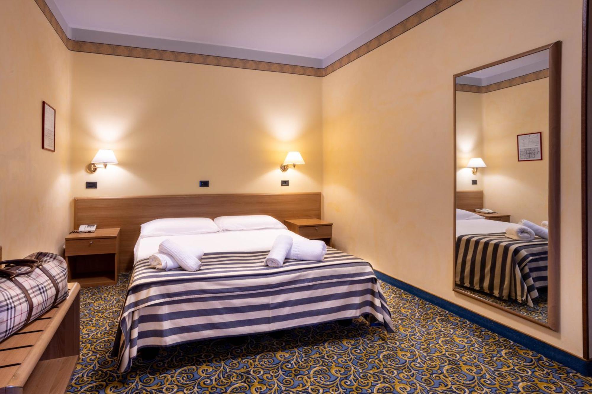 Hotel Giardinetto Desenzano del Garda Luaran gambar