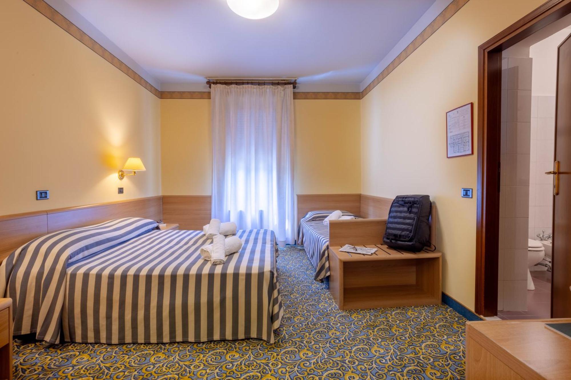 Hotel Giardinetto Desenzano del Garda Luaran gambar