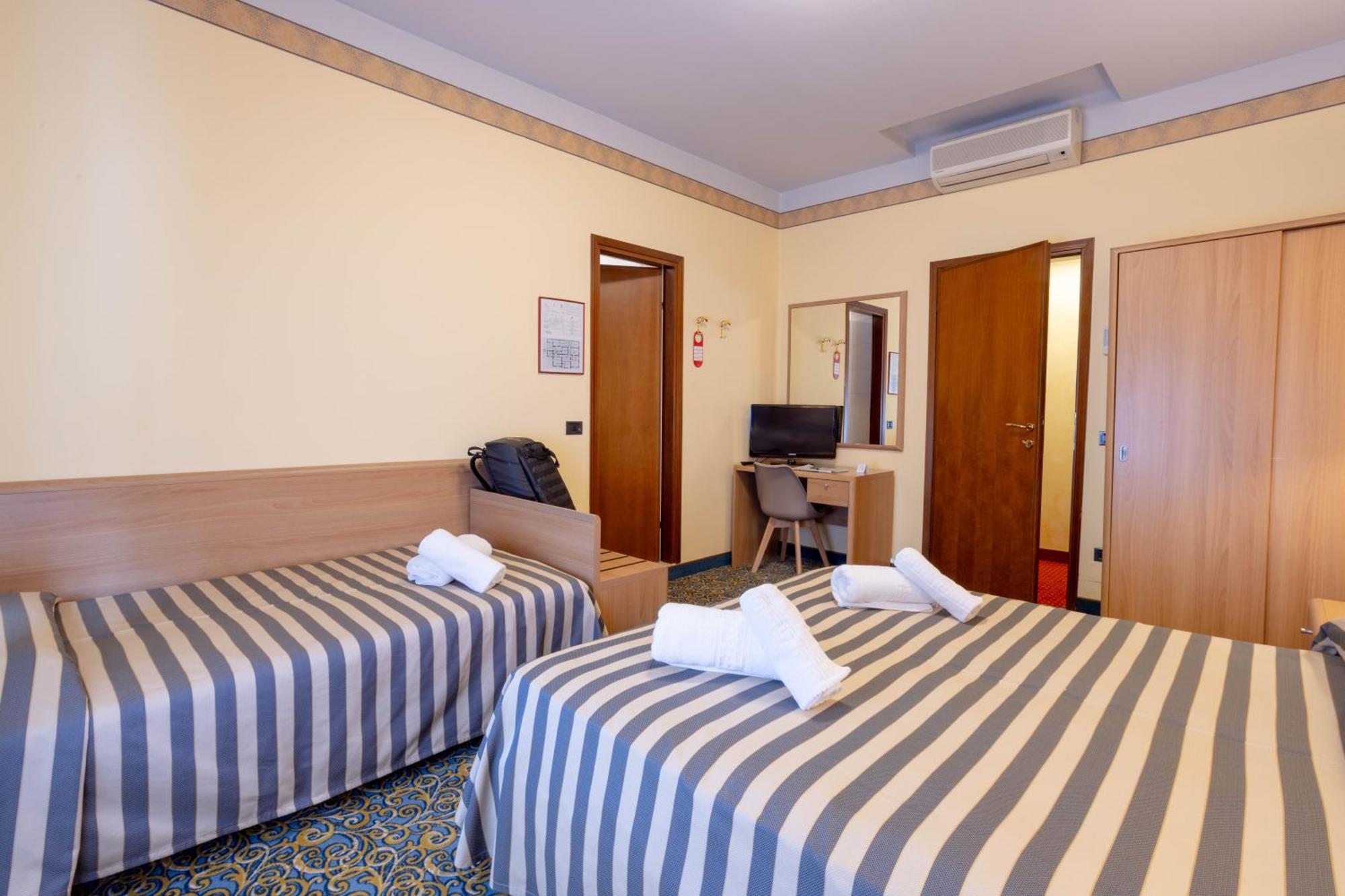 Hotel Giardinetto Desenzano del Garda Luaran gambar