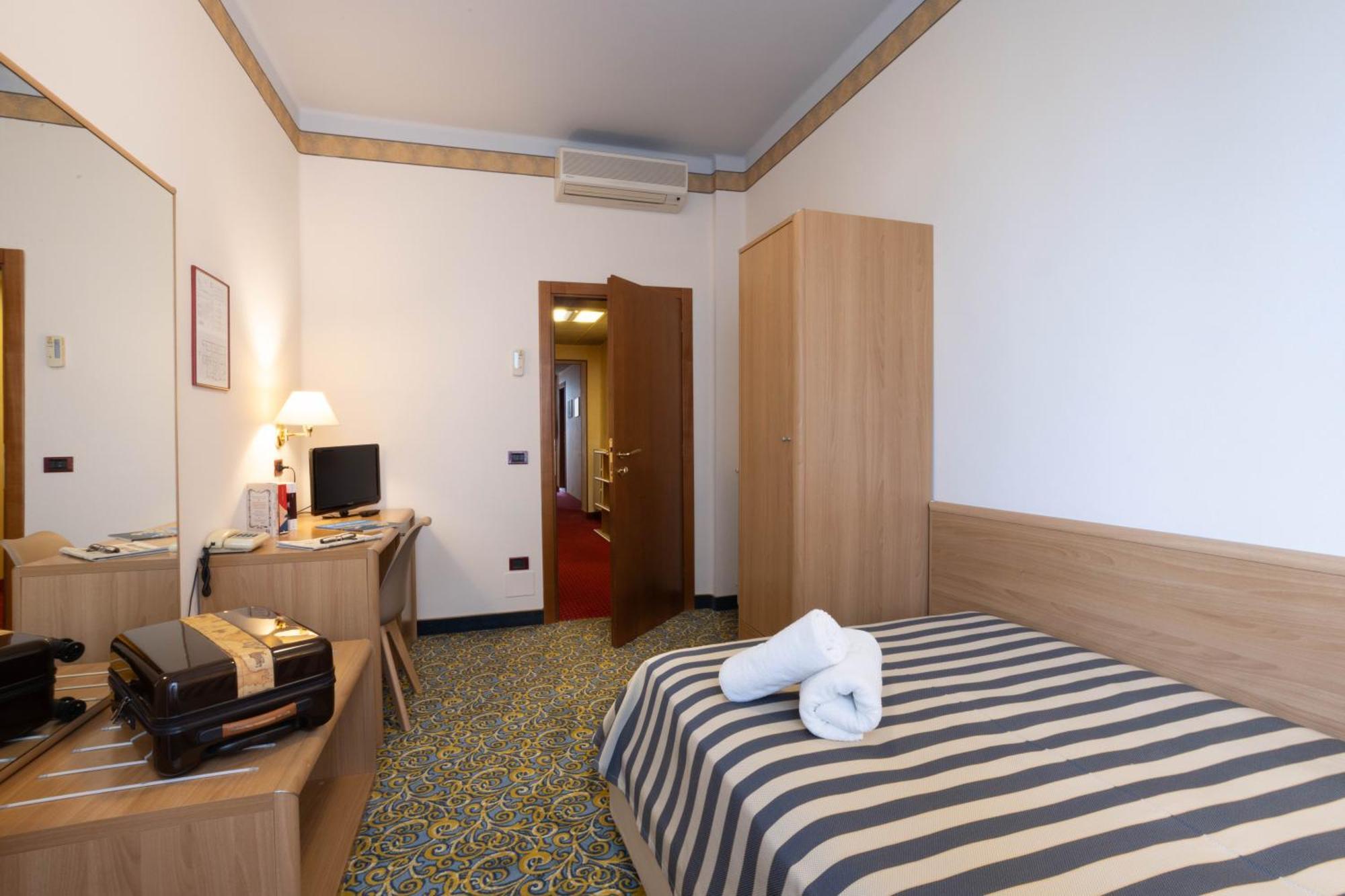 Hotel Giardinetto Desenzano del Garda Luaran gambar