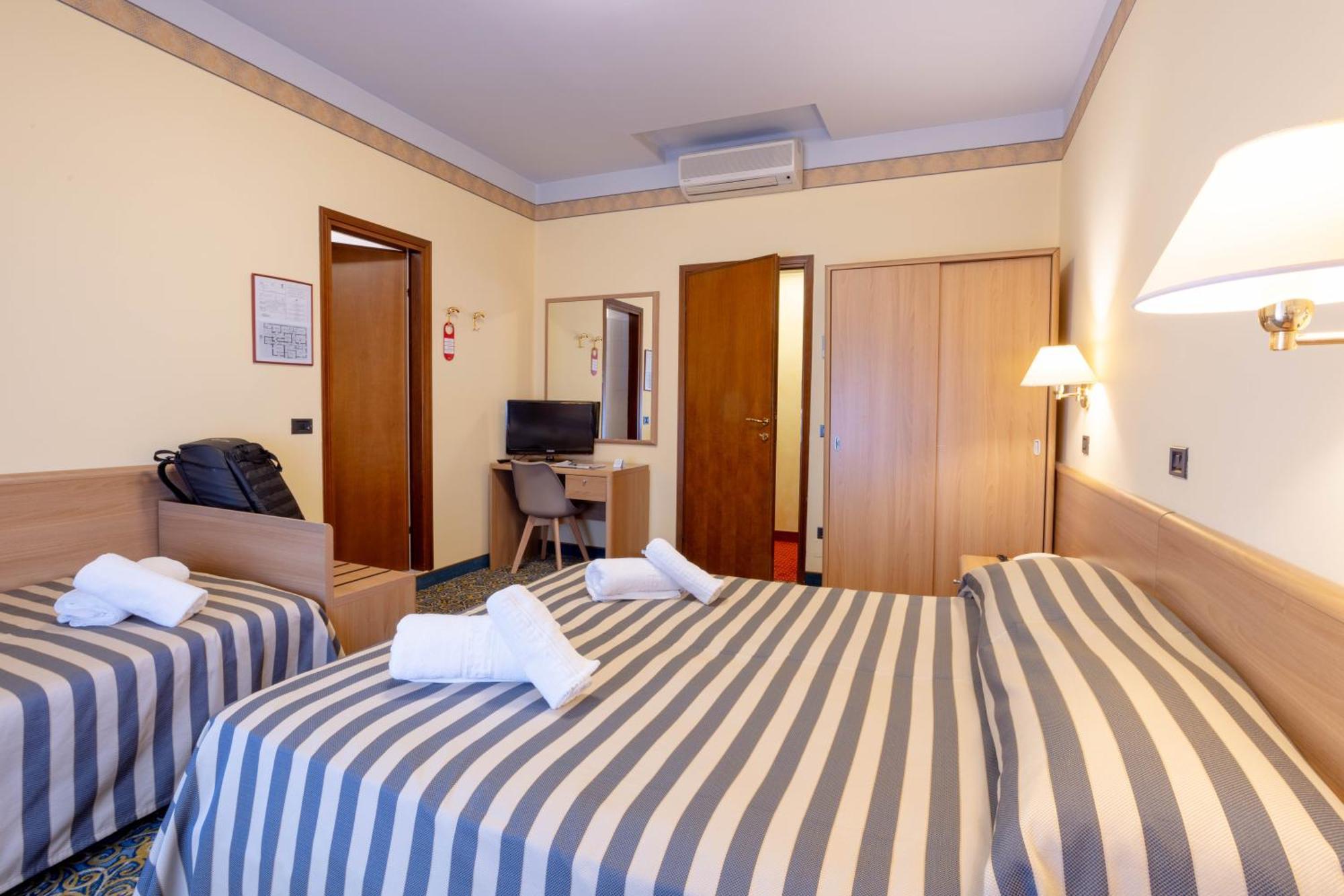 Hotel Giardinetto Desenzano del Garda Luaran gambar