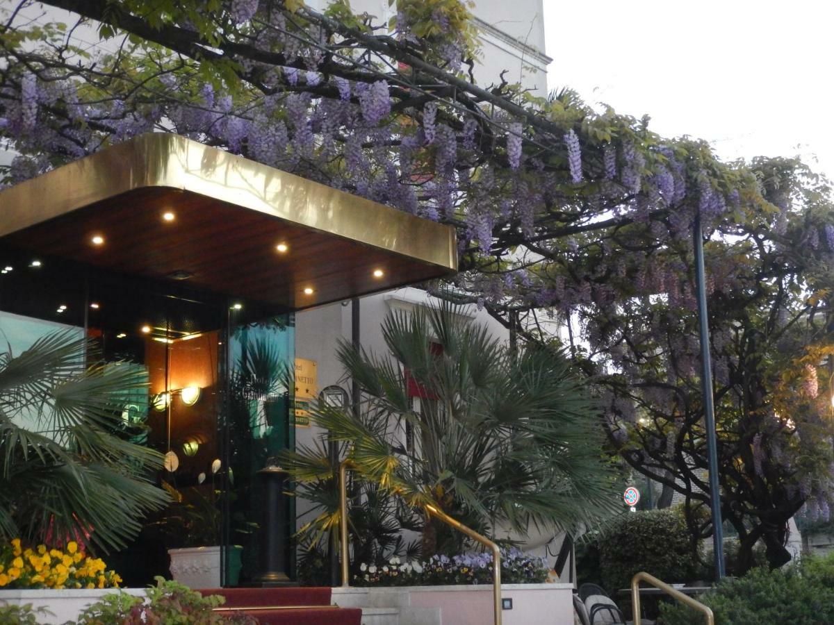 Hotel Giardinetto Desenzano del Garda Luaran gambar