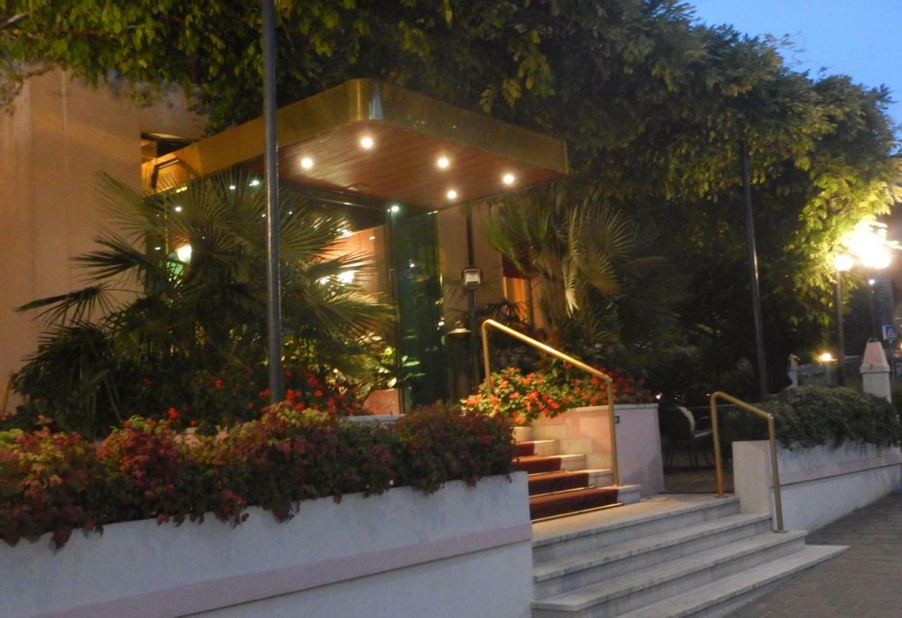 Hotel Giardinetto Desenzano del Garda Luaran gambar